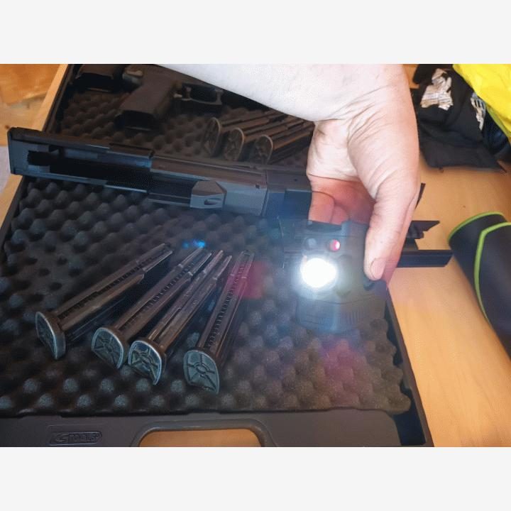 Mk23 pari ja oheistavaraa