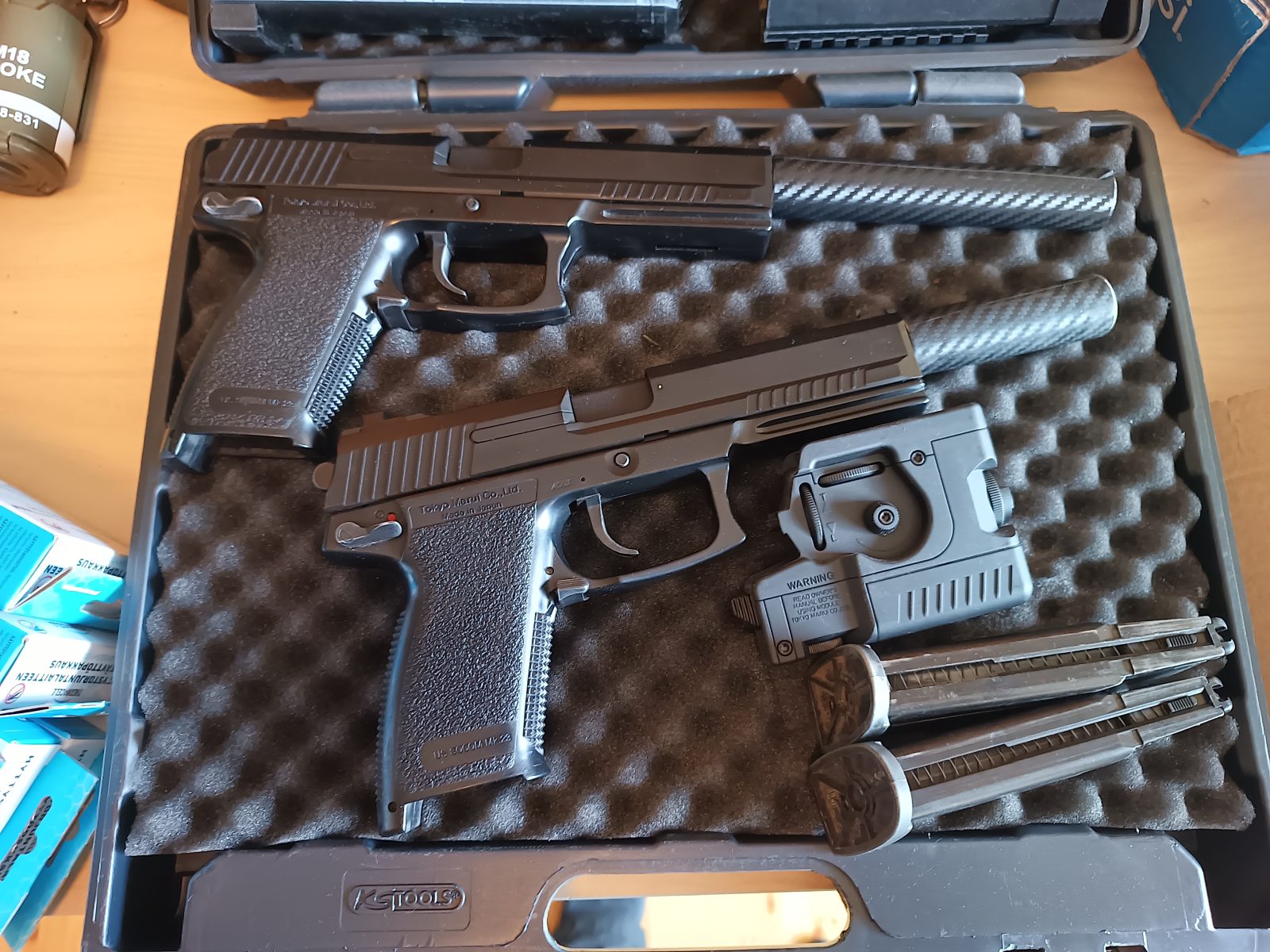 Mk23 pari ja oheistavaraa